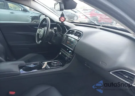 2017 Jaguar Xe 35T Premium из США, поврежденный, VIN SAJAJ4BV9HA960829